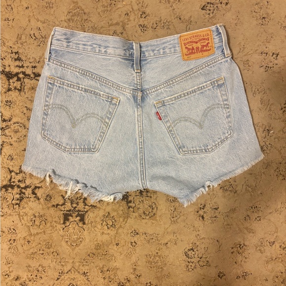 Levi’s light wash denim short W27 - Picture 3 of 3